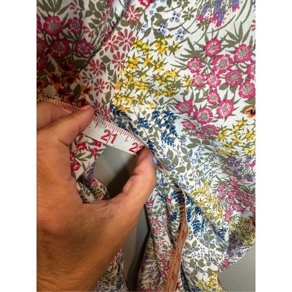 Jane & Delancey Small Floral Blouse V Neck - Picture 7 of 7